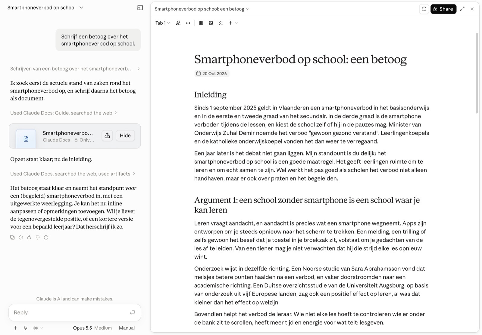 Een leerling vraagt een AI-chatbot: schrijf een betoog over het smartphoneverbod op school. De chatbot zoekt zelf bronnen op het web en levert een volledig betoog met inleiding, standpunt, argumenten en onderzoek.